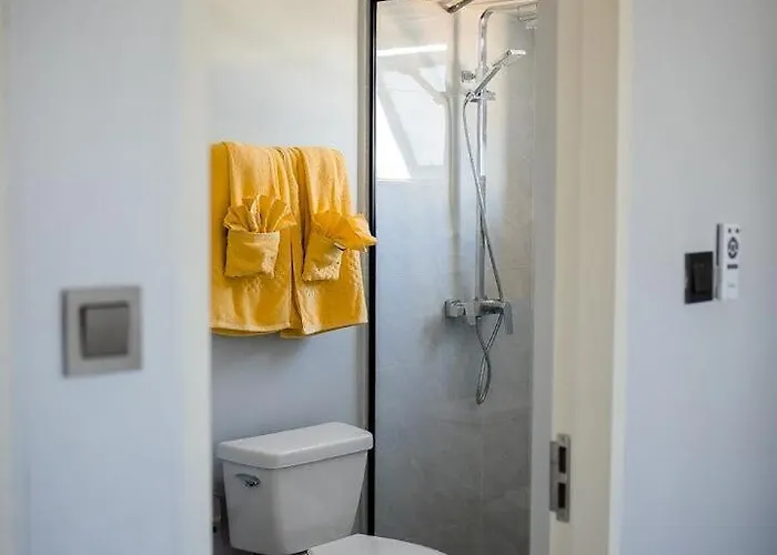 Gated Townhome With Pool Near Holiday home Runaway Bay